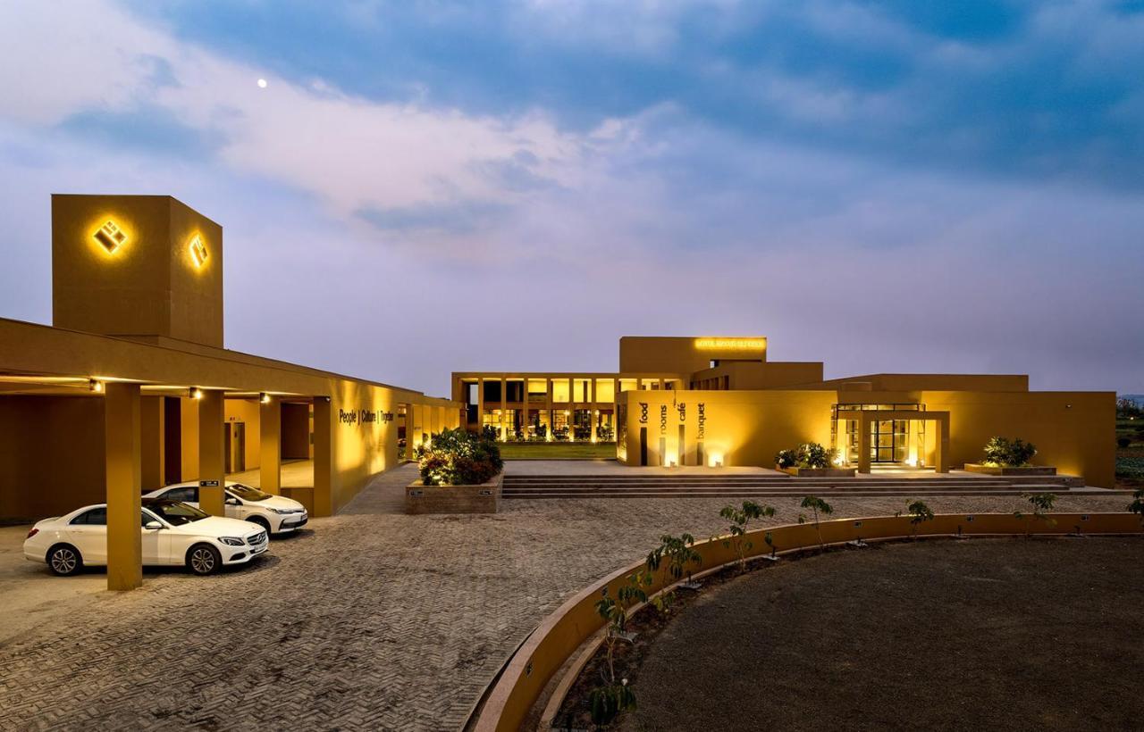 Hotel Mayur Express Sangamner Екстериор снимка