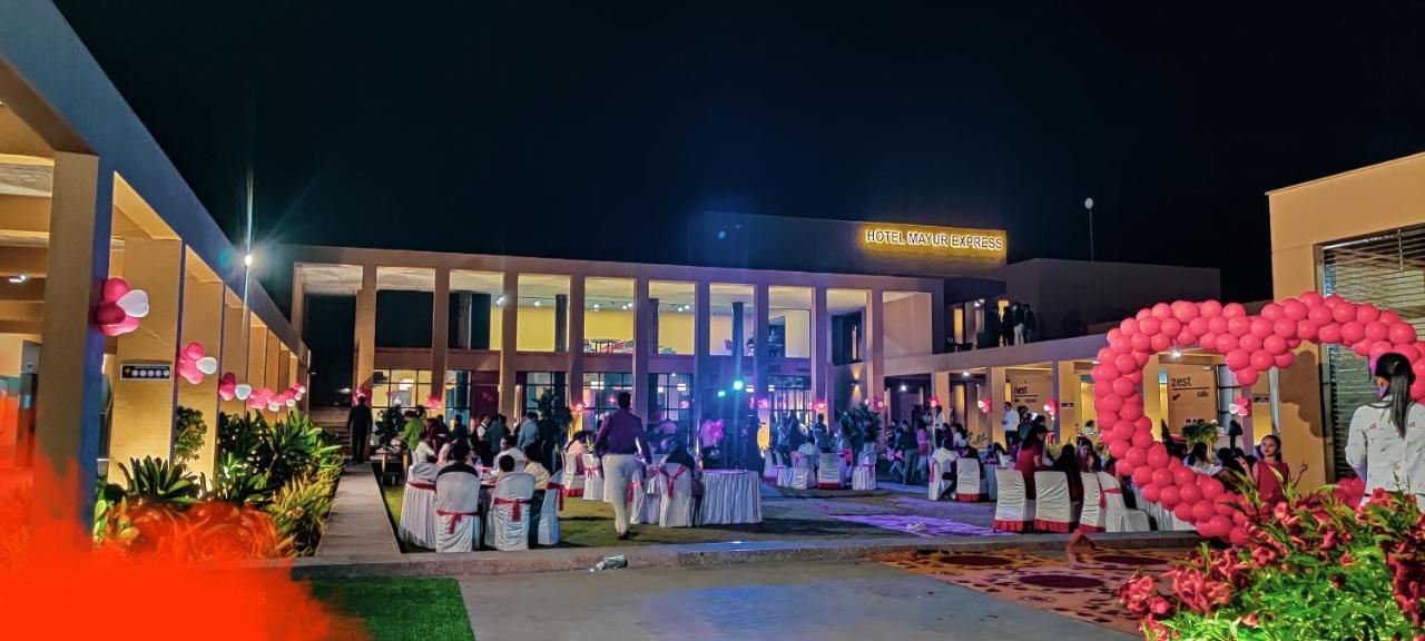 Hotel Mayur Express Sangamner Екстериор снимка
