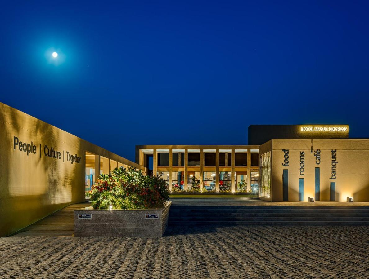 Hotel Mayur Express Sangamner Екстериор снимка